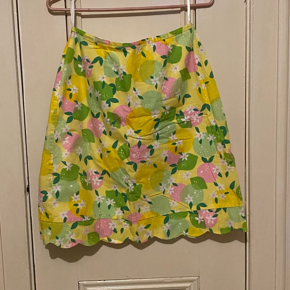 Lily Pulitzer size 10 scalloped hem skirt.